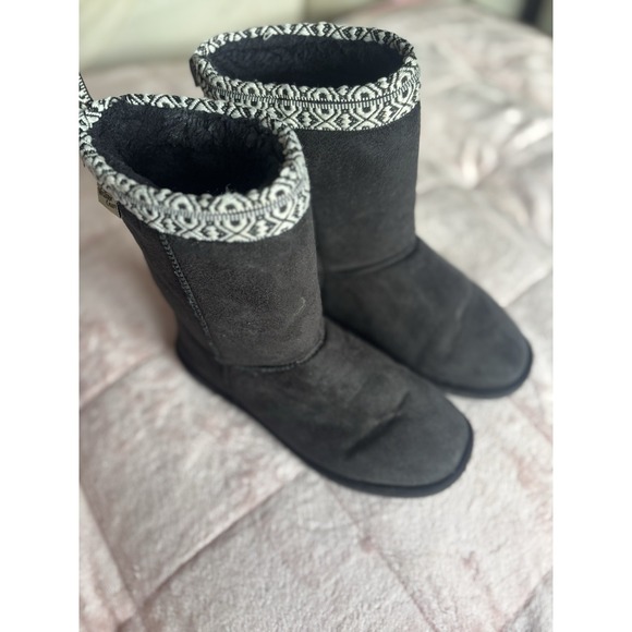 Western Chief Shoes - Western Chief Women's Black Boot Size Large Fur Unique Pattern